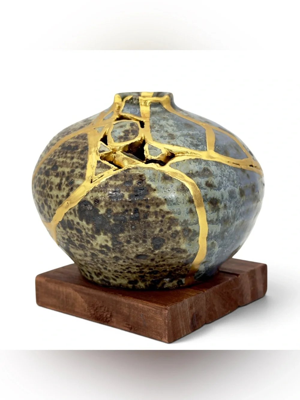 Kintsugi Vase Handmade Pottery Gold Crack Art Personal Growth Gift